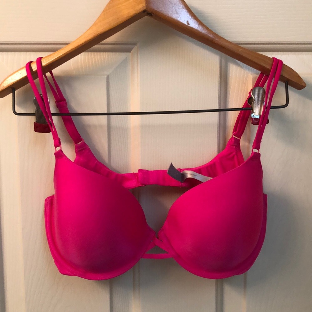 HOT PINK 💖 Victoria’s Secret Demi Bra